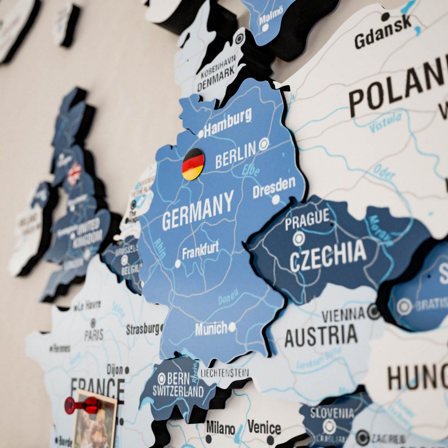 Wooden World Map with Pins - 3D & Vibrant Colors (Navy)